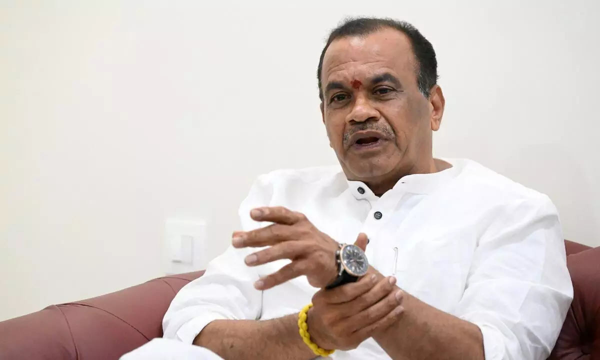Minister Komatireddy Venkat Reddy Criticizes Bandi Sanjay’s Remarks on Gaddar Minister Komatireddy Venkat Reddy Criticizes Bandi Sanjay’s Remarks on Gaddar