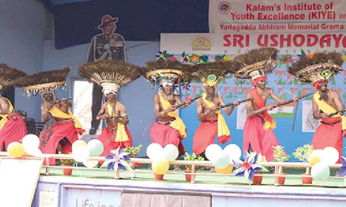 Collector gives pep talk to students