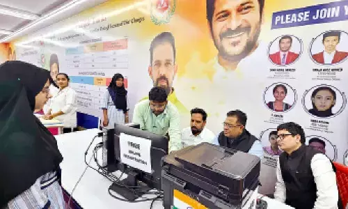 TGMREIS leaders, officials visit stall in Numaish