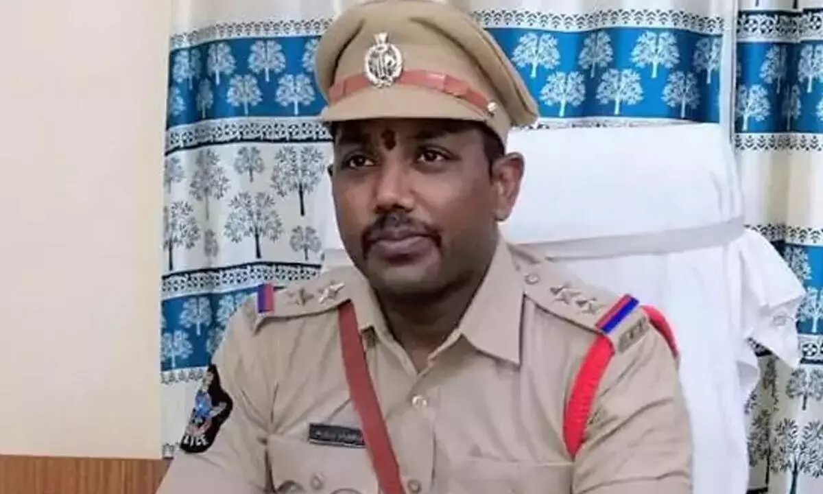 Sub-Inspector dies by suicide in Tanuku