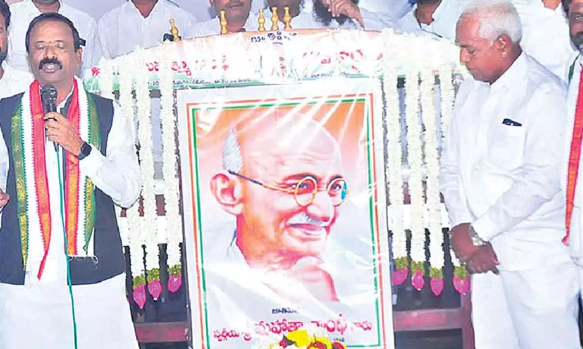 Cong netas laud Father of Nation