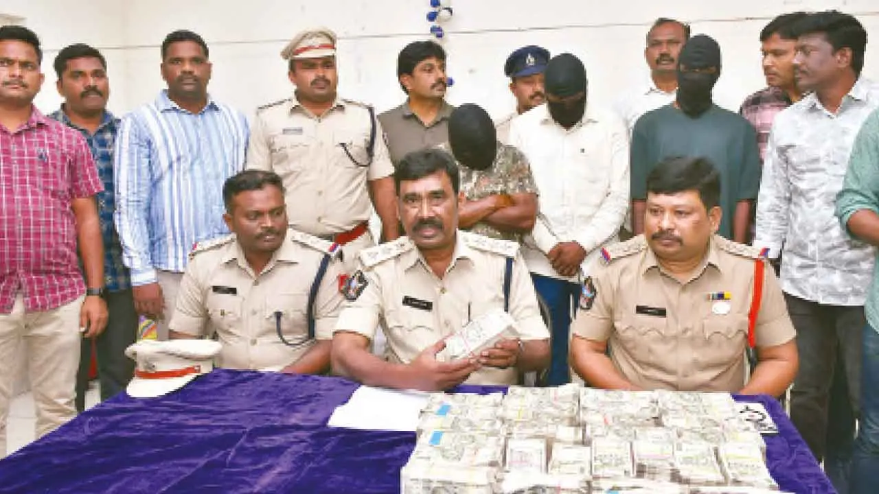 Vijayawada: 3 held, cash seized