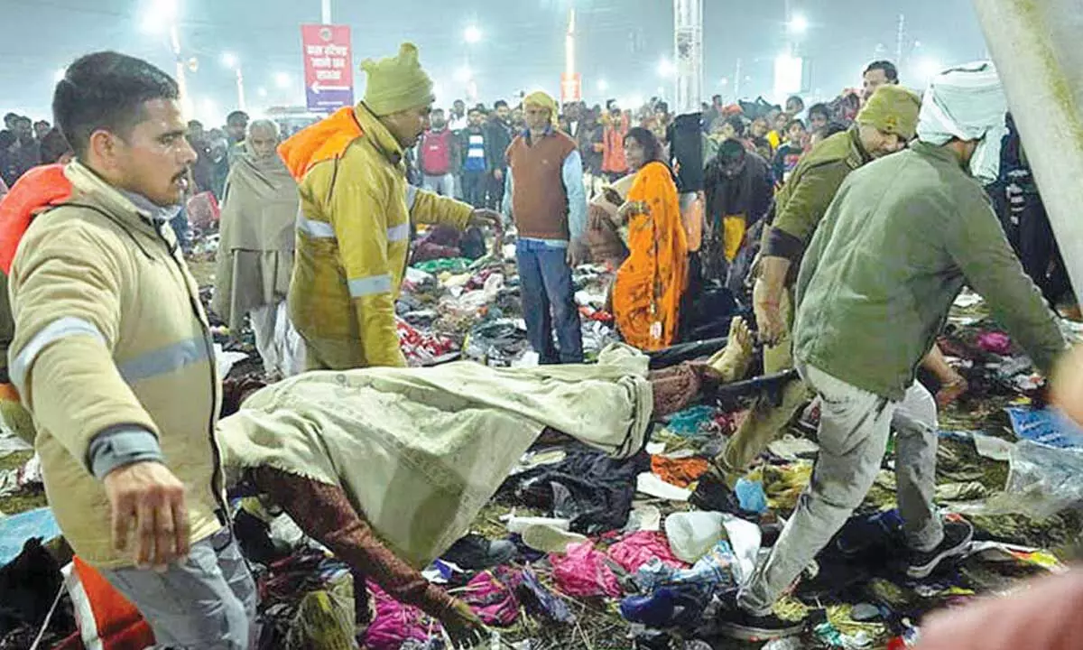 Raj man saves mother, but loses grandfather in stampede