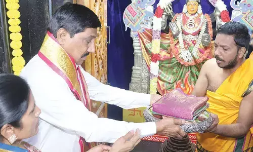 Minister offers prayers to Kanyaka Parameswari
