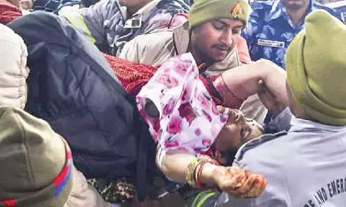Judicial probe panel visits Kumbh stampede spot, hospital