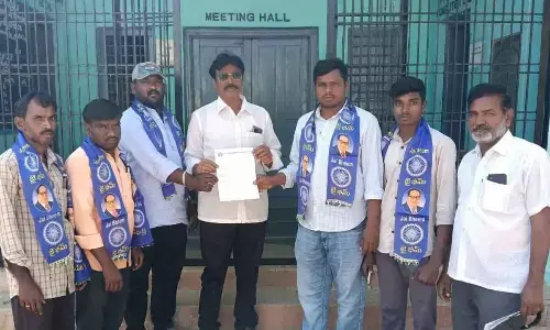 Student Beaten in Aiza Private School: Activists Demand Rs. 10 Lakh Fine and Action Against Fee Violations.