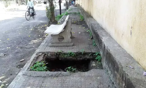 Bengaluru Footpath Hole Puts 3,000 Students at Risk, Sparks Public Safety Concerns