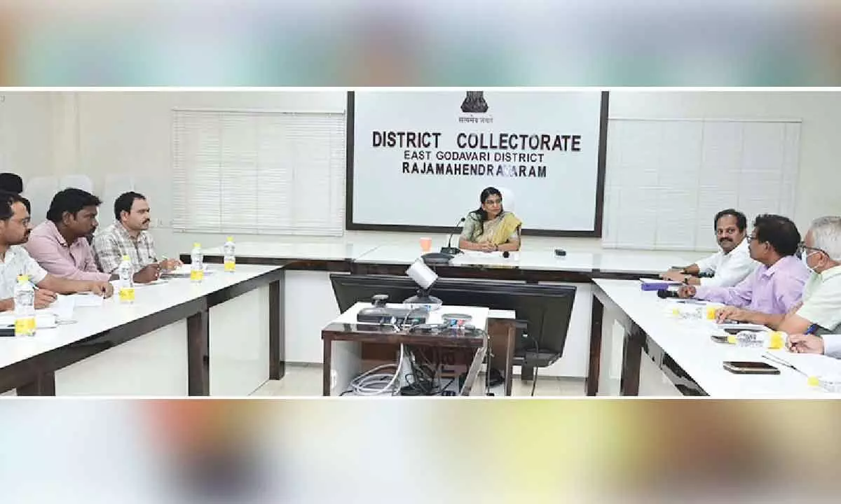 Stress on achieving targets for setting up solar power units Stress on achieving targets for setting up solar power units