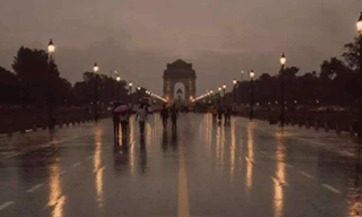 Light rainfall graces Delhi-NCR, brings down temperature, improves AQI Light rainfall graces Delhi-NCR, brings down temperature, improves AQI