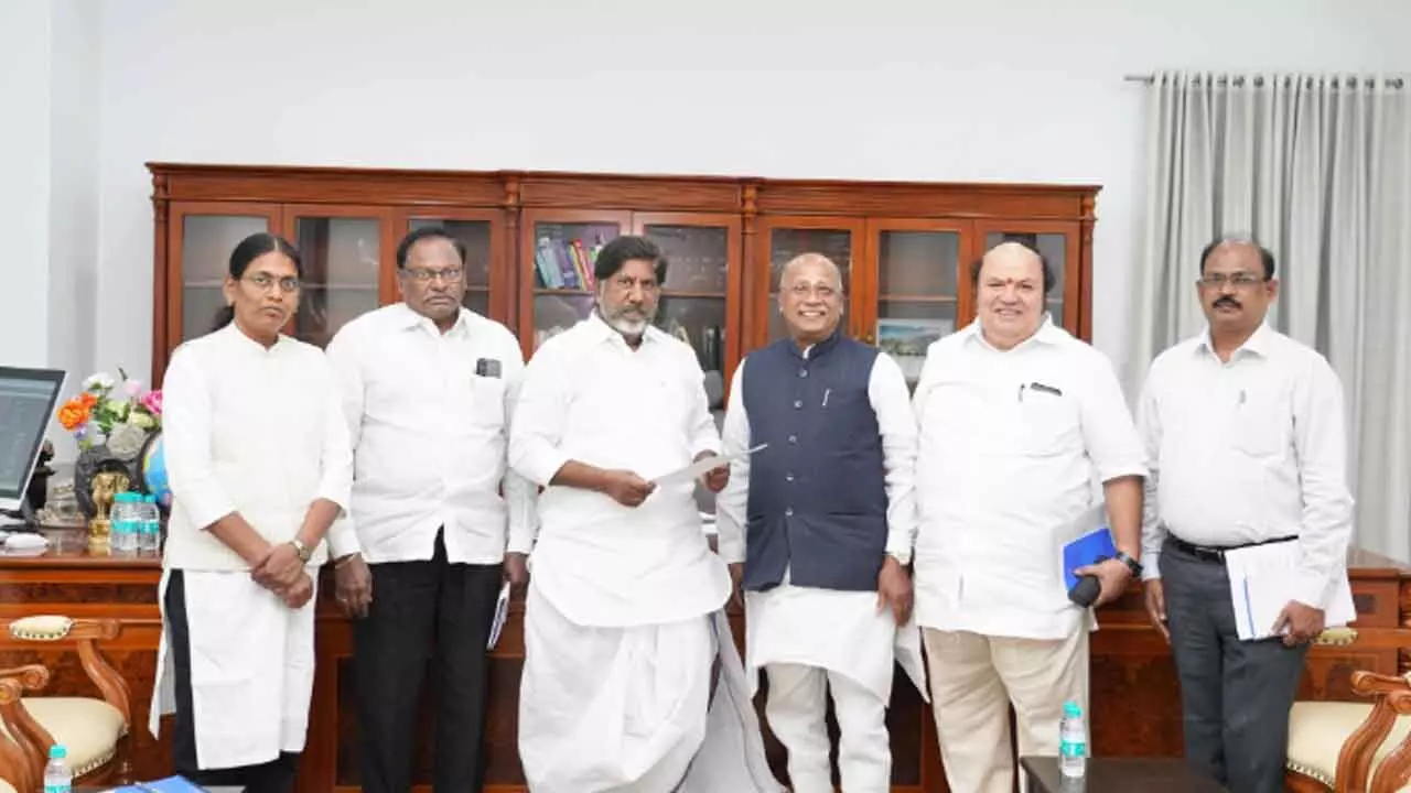 BC Commission holds meet with Dy CM BC Commission holds meet with Dy CM