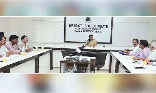 Stress on achieving targets for setting up solar power units