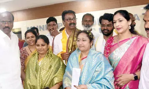 Umamaheswara Rao, Durgabhavani elected as Deputy Mayors