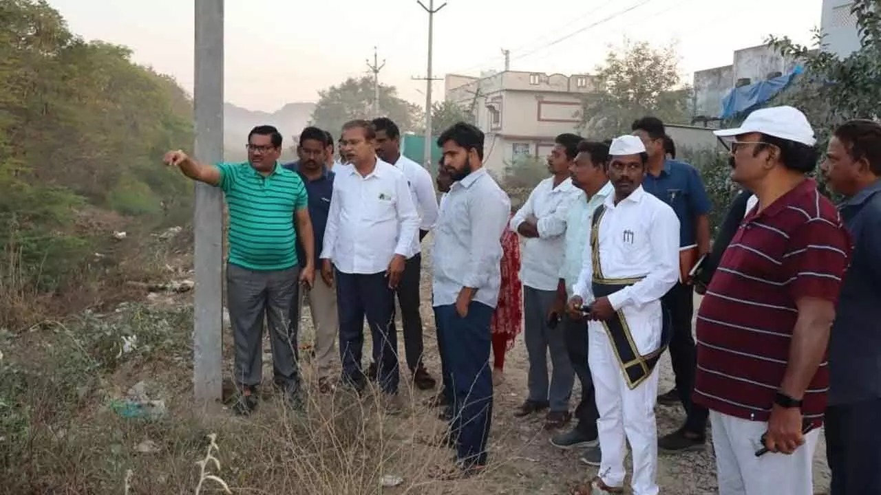 Guntur: Officials told to concentrate on city outskirts areas