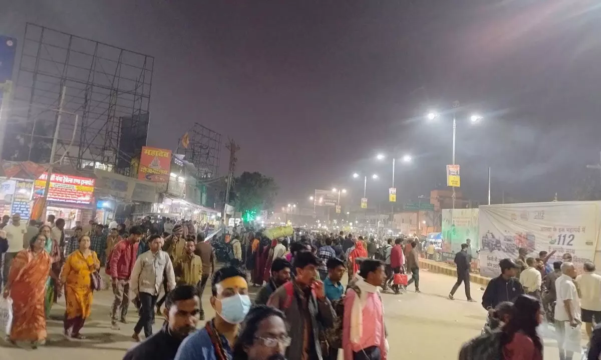 Elderly, women & children find it tough to reach Sangam Elderly, women & children find it tough to reach Sangam