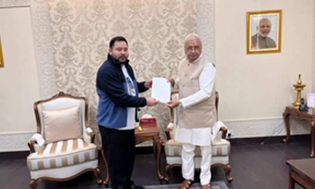 Tejashwi meets Bihar Governor, submits memorandum over rising crime Tejashwi meets Bihar Governor, submits memorandum over rising crime