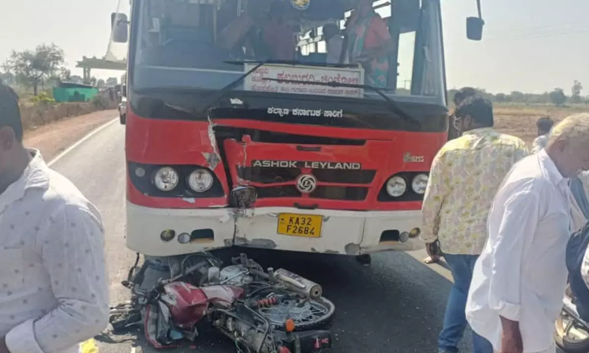 Five of a Family Killed as KSRTC Bus Collides with Two-Wheeler in Yadgir District Five of a Family Killed as KSRTC Bus Collides with Two-Wheeler in Yadgir District