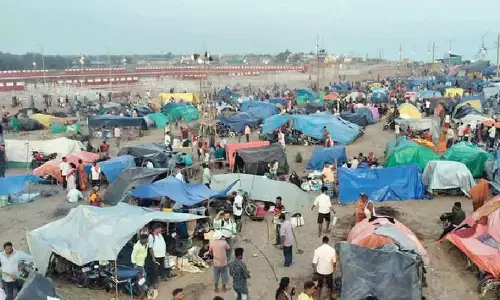 Thousands take holy dip at Chandrabhaga