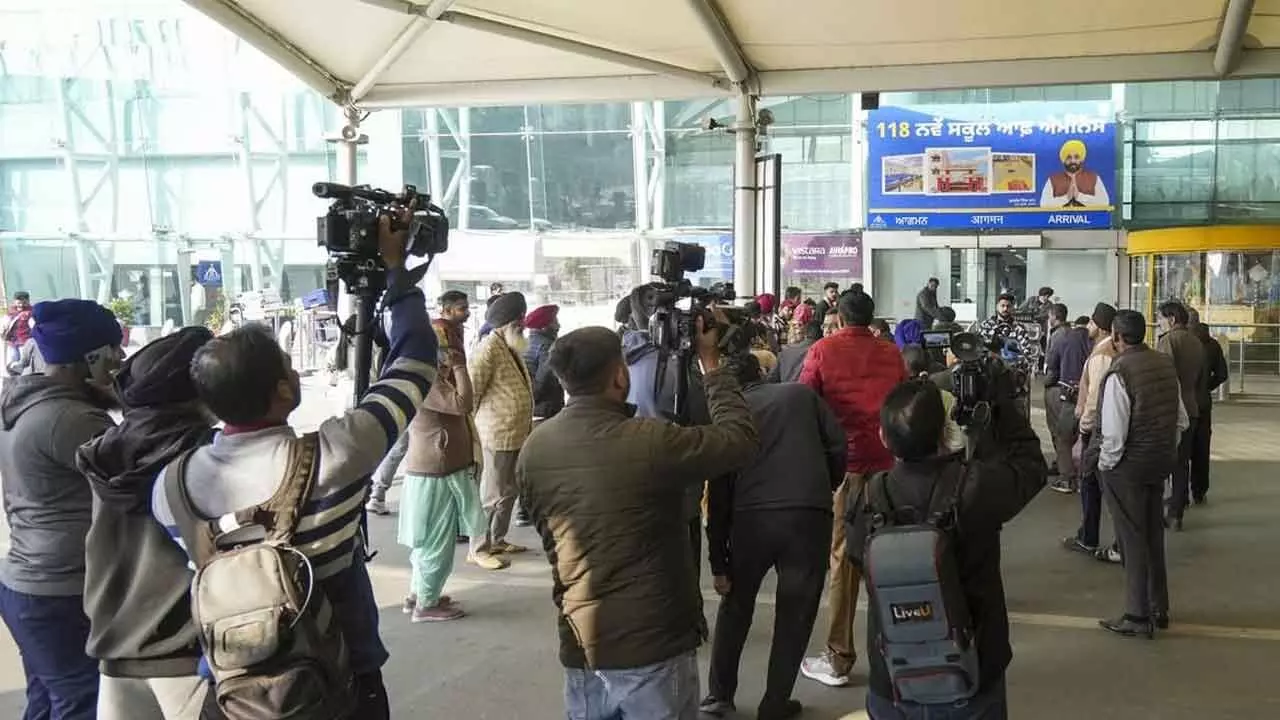 Trump govt drops 104 handcuffed Indians Trump govt drops 104 handcuffed Indians