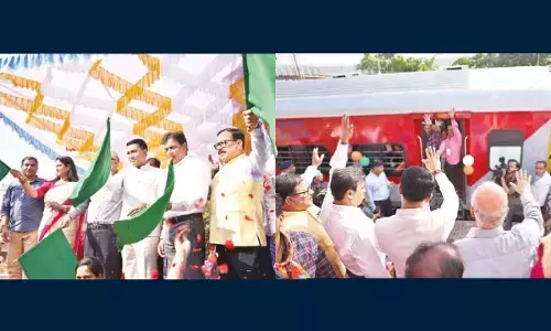 Goa CM impressed by grandeur of Maha Kumbh, flags off special train