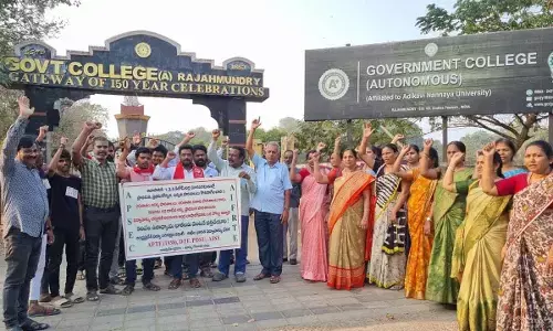 Rajamahendravaram: Demand to protect education system