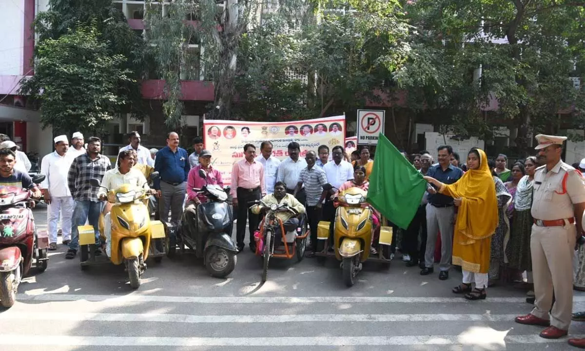 Collector flags off ‘Sugamya Bharat Yatra’