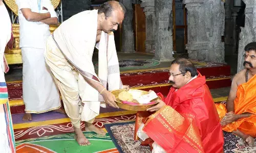 Chief secretary prays at Tirumala