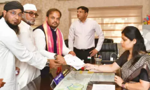 Karimnagar: Mushtaq Ali submits nomination