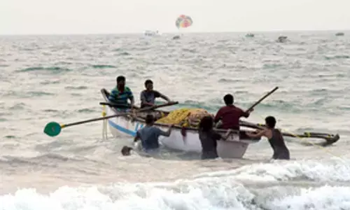 Sri Lankan navy arrests 14 TN fishermen, seizes mechanised boat