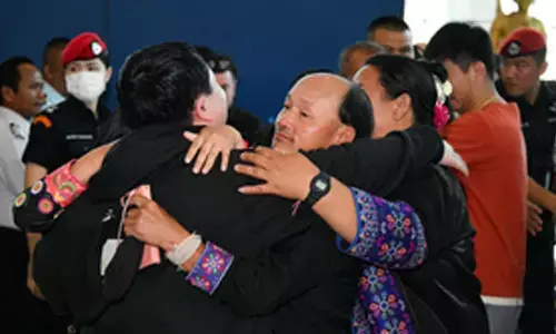 Tears of joy as five Thai hostages return home after a year in Hamas captivity