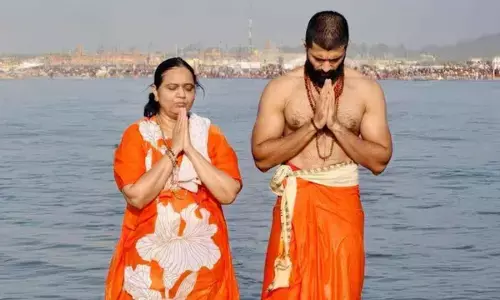 Vijay Deverakonda takes sacred dip at Maha Kumbh