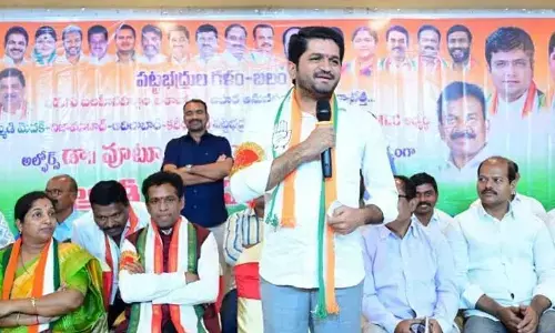 Vodithala Pranav calls upon grads to back Narender Reddy