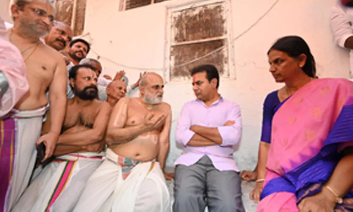 KTR questions ‘inaction’ over attack on temple priest by fringe elements KTR questions ‘inaction’ over attack on temple priest by fringe elements