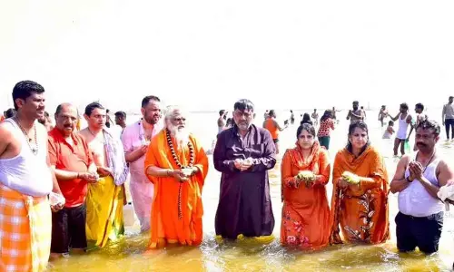 Karnataka Dy CM DK Shivakumar takes holy dip at Triveni Sangam