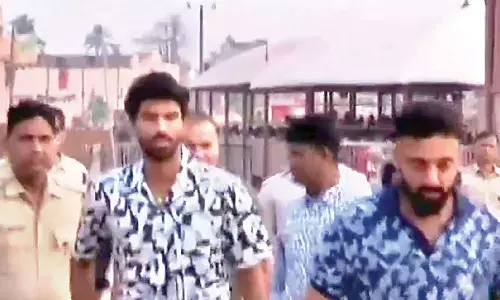 3 Indian players visit Puri temple