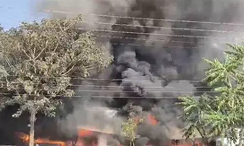 Several shops gutted in huge fire in old Hyderabad