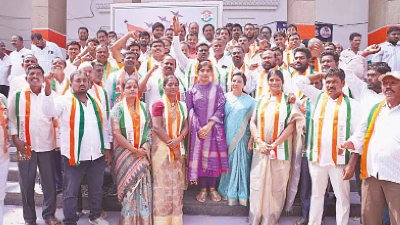 Setback for Errabelli as key followers join Cong