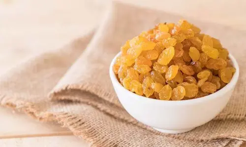 Health Benefits of Raisins: Start your day with a handful of dried raisins for your overall well-being