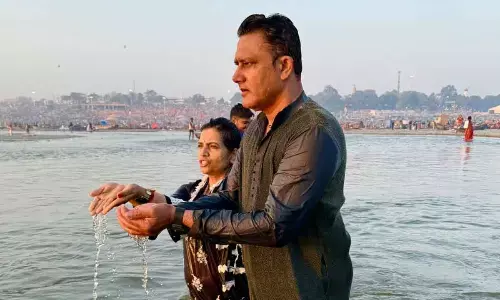 Anil Kumble was seen overflowing with faith in Maha Kumbh and took a holy bath in Triveni Sangam