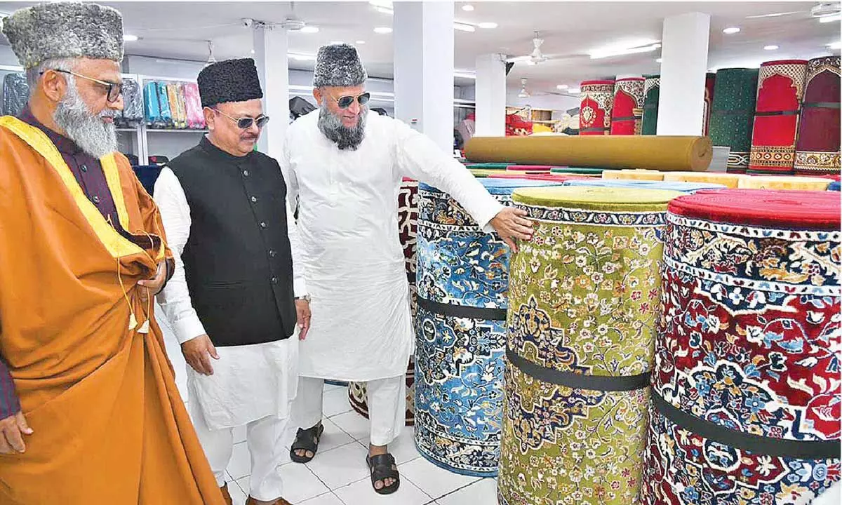 ‘Musalla’ prayer rugs from Madina a Ramzan time big hit with the devout