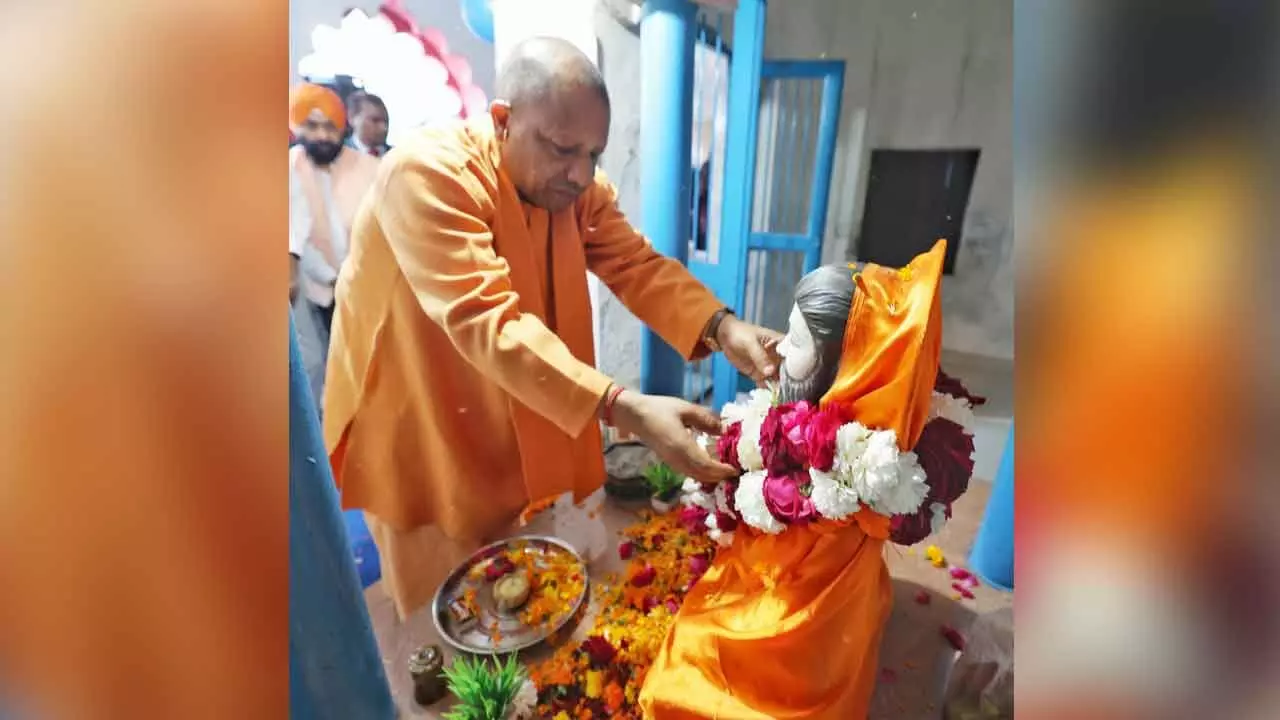 Yogi attends birth anniv of Ravidas Yogi attends birth anniv of Ravidas