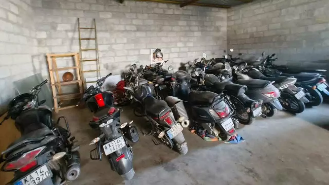 Police seize assets, empty cheques, bonds from money lenders Police seize assets, empty cheques, bonds from money lenders