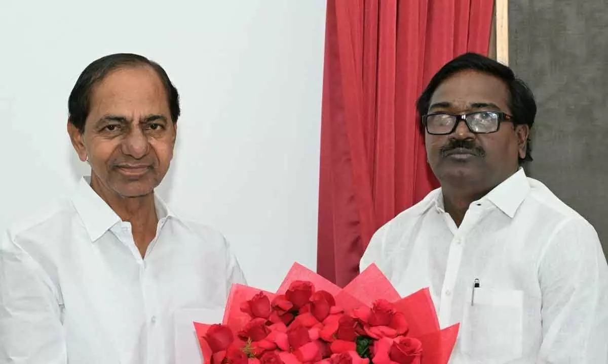 Ex Neta Puvvada calls on BRS chief KCR Ex Neta Puvvada calls on BRS chief KCR