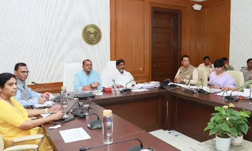 Dy CM, mantri prod officials to speed up works of RRR