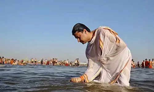 Taking dip in Triveni Sangam felt like supernatural: Jyotiraditya