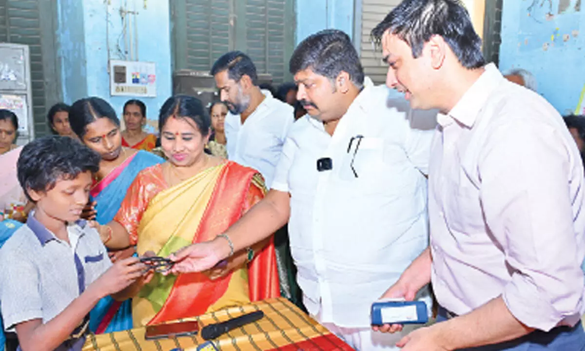 Chittoor MLA G Jagan Mohan and district Collector K Sumit Kumar distributing eyeglasses to students on Friday Chittoor MLA G Jagan Mohan and district Collector K Sumit Kumar distributing eyeglasses to students on Friday