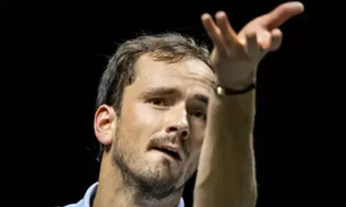 Medvedev reaches first quarterfinal of the season in Marseille