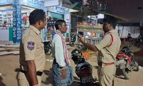 Police Crack Down on Drunk Driving: SI Srinivasa Rao Leads Checks at Aija Crossroads.