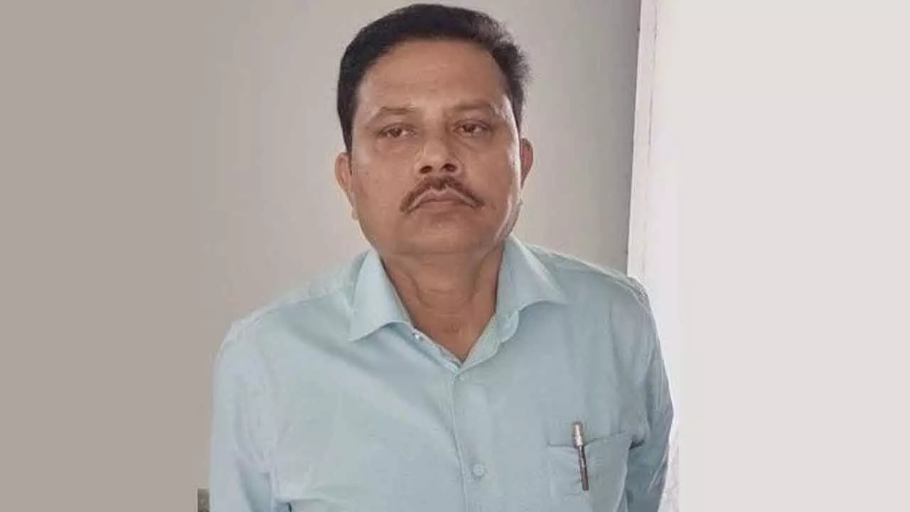 Remuna tehsildar held by Vigilance Remuna tehsildar held by Vigilance