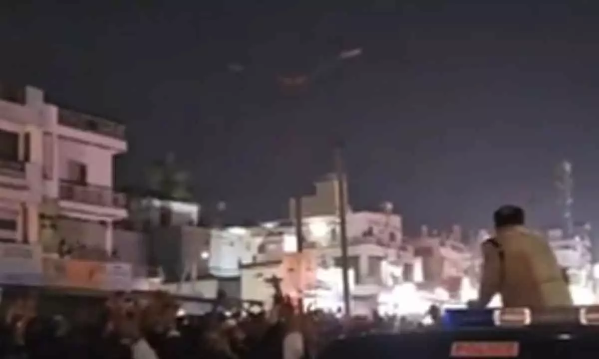 Videos show mob converging at Ktaka police station; cops praised for containing situation effectively