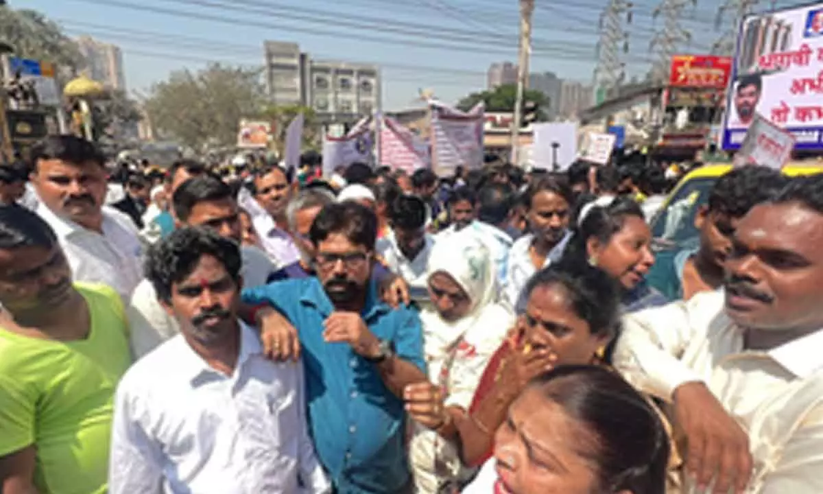 Thousands hit streets for Dharavi’s development, demand early resolution of their demands Thousands hit streets for Dharavi’s development, demand early resolution of their demands